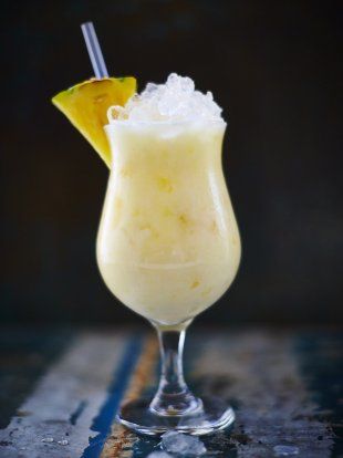 Choose our delicious Pina colada recipe for the perfect Combination of rum, coconut cream and pineapples; learn how to make pina colada with Jamie's Drinks Tube. Dairy Free Pina Colada, Colada Drinks, Pina Colada Drinks, Pina Colada Recipe, Puerto Rico Food, Rum Recipes, Cat Treat Recipes, Jamie Oliver, Summer Cocktails