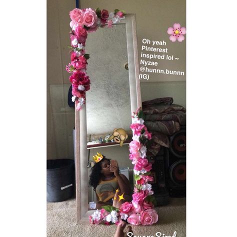 Cute pretty full length flower mirror pink edition Decorate Full Length Mirror, Decorate Full Length Mirror Diy, Mirror With Lights And Flowers, Mirror Decorated With Flowers, Mirror With Flowers Around It, Flower Full Length Mirror, Full Length Mirror Diy, Flower Mirror Diy, Diy Floral Mirror