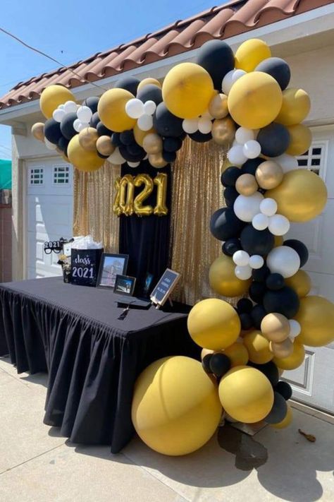 Backyard Graduation Party Ideas Graduation House Decorations, Fall Graduation Party Ideas, Graduation Party Decor Simple, Backyard Open House Ideas, Park Pavilion Decorations Graduation, Diy Graduation Decorations For Outside, Graduation Party Ideas Men, Graduation Party Ideas Guys, Black And Yellow Graduation Party