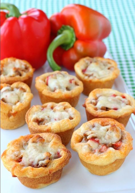 Sausage and Pepper Crescent Cups | Easy Appetizer | Mantitlement Game Time Food, Sausage Appetizer Recipes, Crescent Cups, Sausage Appetizers, Sausage Bread, Bite Size Appetizers, Crescent Roll Recipes, Muffin Bread, Sausage And Peppers