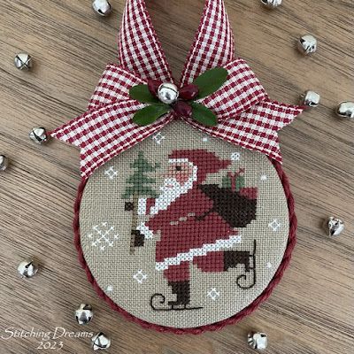 Heart In Hand, Santa Cross Stitch, Prairie Schooler, Good Saturday, Scary Stuff, Santa Patterns, Xmas Cross Stitch, Cross Stitch Christmas, Just Cross Stitch