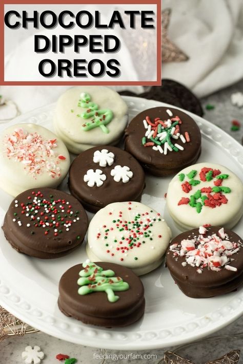 Oreo Chocolate Dipped Cookies, Cmas Cookie Recipes, Holiday Dipped Oreos, Oreo Holiday Cookies, How To Make Chocolate Dipped Oreos, Chocolate For Dipping Cookies, Dipping Cookies In Chocolate, Oreo Cookies Dipped In Chocolate, Oreo Dipped In White Chocolate