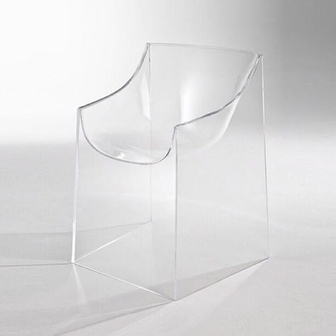 Transparent chair Kartell Comfy Leather Chair, Transparent Furniture, Painted Dining Chairs, Futuristic Furniture, Acrylic Furniture, Plastic Chair, Furniture Hacks, Velvet Dining Chairs, Design Industrial