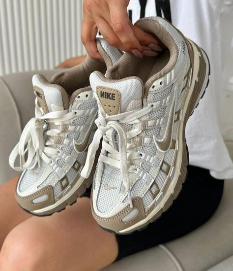 Pretty Sneakers, Pretty Shoes Sneakers, All Nike Shoes, Sport Shoes Women, Shoe Inspo, Girly Shoes, Swag Shoes, New Sneakers, Sneakers Outfit