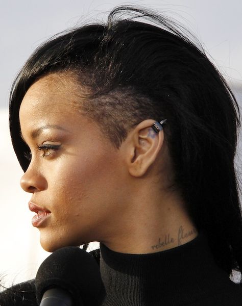 side cut, i like the amount of hair that's left, it's not completely shaved down Rihanna Show, Shaved Hairstyles, Shaved Side, Rihanna Hairstyles, Shaved Side Hairstyles, Rihanna Photos, Black Hair Dye, Cute Hair Colors, Athletic Hairstyles