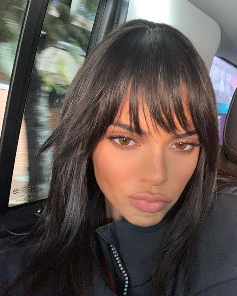 Kendall Jenner’s here today, gone tomorrow bangs. Kenny Jenner, Celebrity Bangs, Kendall Jenner Estilo, Kendall Jenner Hair, Stile Kendall Jenner, Estilo Jenner, Jenner Hair, Wispy Bangs, Celebrity Hair Stylist