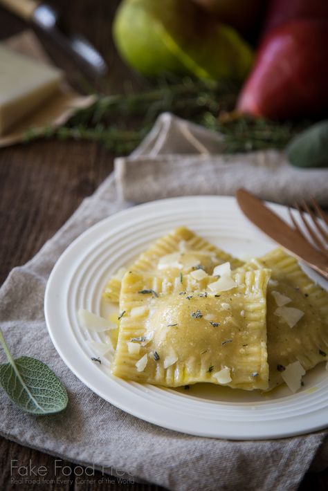 Pork Ravioli Filling, Roasted Garlic Ravioli, Goat Cheese Ravioli Recipe, Ravioli Filling Ideas, Pork Ravioli, Pear Ravioli, Mantu Recipe, Wassail Recipe, Homemade Ravioli