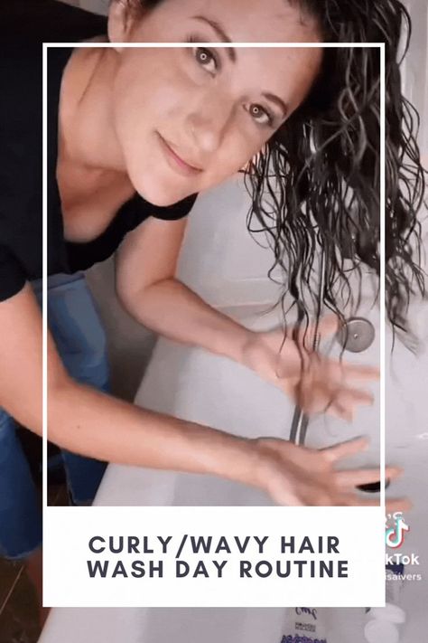 gif of a girl scrunching her wet curly hair over a bathtub How To Apply Mousse To Curly Hair, Puff Styles, Hair Wash Day Routine, Hair Wash Day, Ouai Hair Oil, Wash Day Routine, Curl Enhancing Smoothie, Ouai Hair, Two Tone Hair