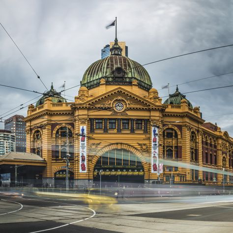 Melbourne Street Photography, Street Illustration, Flinders Street Station, Victoria Building, Perth Western Australia City, Melbourne Flinders Street Station, Melbourne Street, Australian Christmas, Australian Capital Territory