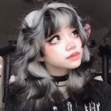 Gemini Hair, Short Grunge Hair, Dyed Hair Inspiration, Hair Inspiration Short, Shot Hair Styles, Hair Stylies, Alternative Hair, Fluffy Hair, Hair Reference