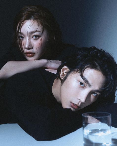 Man And Woman Photoshoot, Male And Female Photoshoot, Dynamic Duo Poses, Foil Photoshoot, Kdrama Photoshoot, Duo Photoshoot, Asian Couple, Narrative Photography, Creative Poses