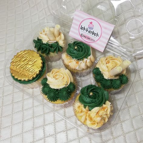 White And Gold Cupcakes, Cupcakes Design, Gold Cupcakes, Green Birthday, White Cupcakes, Cupcake Designs, Gold Anniversary, Green Gold, Birthday Theme