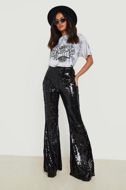 Sparkly Must-Haves to Help You Stand out This New Year's EveBroke and Chic Sequins Pants Outfit, Beyonce Concert Outfit, Look Festival, Sequin Pants, Disco Outfit, Bell Bottom Pants, Festival Looks, Flared Pants, Bell Bottom