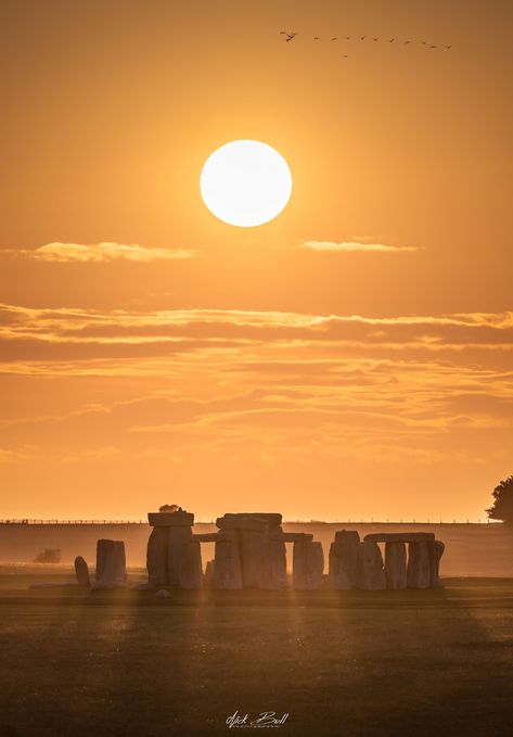 Stonehenge Aesthetic, Ancient Britain, Background Images Hd, King Arthur, Stonehenge, Salisbury, Magical Places, Happy Place, Great Britain