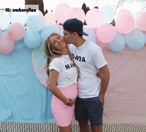 Gender Reveal Family Outfits, Gender Reveal Mama Outfit, Gender Reveal Parents Outfit, General Reveal Party Ideas, Gender Reveal Family Shirts, Mom Gender Reveal Outfit, Firework Gender Reveal Ideas, Gender Reavel Party Outfit Mom, Gender Reveal Ideas For Party Simple