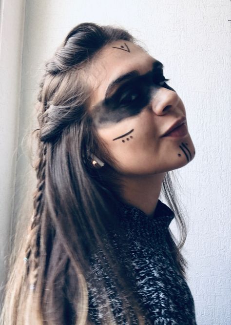 Viking Witch Hair, Viking Makeup Female Simple, Viking Make Up, Vikings Aesthetic, Witch Face Paint, Viking Makeup, Vikings Lagertha, Medieval Witch, Witch Hair