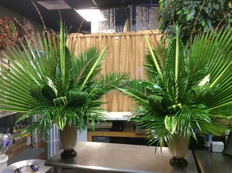 Palm Sunday Centerpieces, Palm Sunday Flower Arrangements, Palm Sunday Church Decorations Ideas, Palm Floral Arrangements, Flower Arrangements With Palm Leaves, Palm Arrangements Floral Design, Palm Sunday Floral Arrangements, Palm Sunday Arrangements For Church, Palm Leaf Floral Arrangement