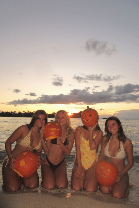 Girls holding pumpkins on the beach with friends as the sun sets in Hawaii wearing cute matching trendy bikinis Halloween With Friends, Instagram Photo Ideas, Cute Instagram, Ideas For Halloween, Beach Vacation, Photo Ideas, Pumpkins, Sun, With Friends