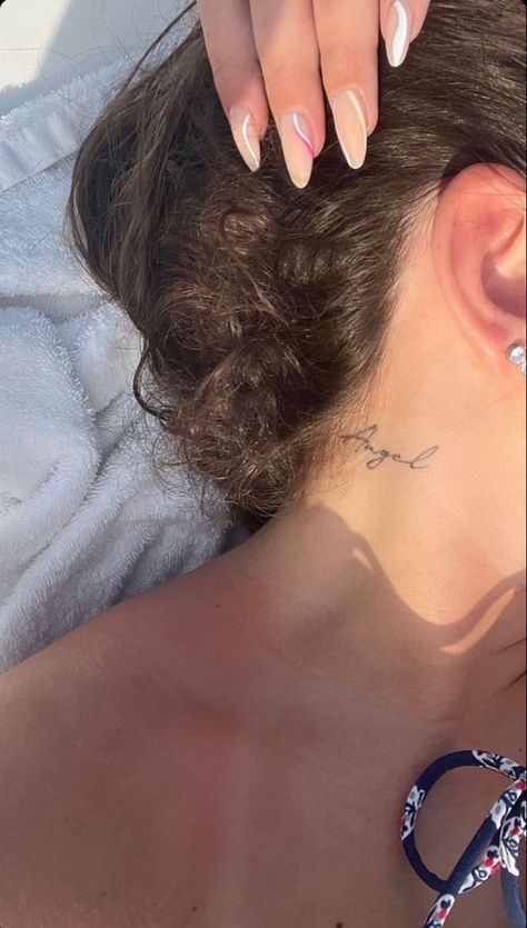 Small Tattoos Behind Ear, Tattoos On The Shoulder, Small Tattoos On Bum Cheek, Dainty Small Tattoos, Cute Dainty Tattoos, Small Tattoo Ideas For Women, Small Tattoos For Women, Behind Ear Tattoos, Small Girly Tattoos