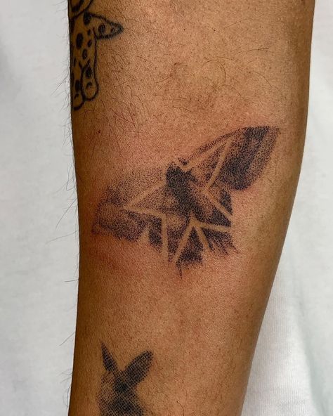 Overlapping Tattoos, Brown Tattoo Ink, Tattoo Maker, Funky Tattoos, Insect Tattoo, Anklet Tattoos, Парные Тату, Hand Poked Tattoo, Poke Tattoo