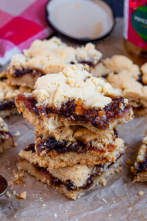 Mincemeat Shortbread, Mincemeat Bars Recipe, Mincemeat Recipes, Mincemeat Cake, Mincemeat Cookies, Christmas Bakes, Scottish Food, British Recipes, Buttery Shortbread