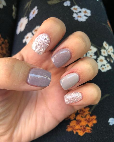 Lauren on Instagram: “Dip powder nails I did on myself. Come and try it out yourself at deluxe nails on unser! • • What is dipping powder? It is a healthier and…” Powder Nails Short, Revel Nail Dip Powder Ideas, Nail Designs Dip, Dip Designs, Luxurious Nails, Holiday Dip, Dip Polish, Nails Powder, Deluxe Nails