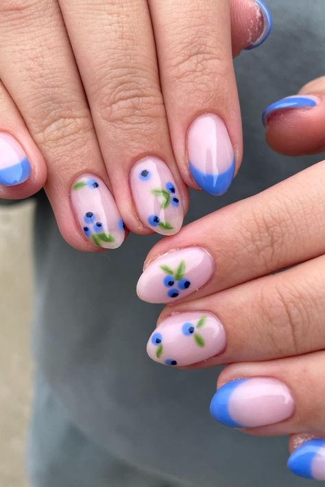 Short Natural Blueberry Nails Easy Simple Gel Nail Designs, Nails Acrylic Frenchies, Nail Art Ideas French Tip, Nails With Blueberries, Blueberry Gel Nails, Simple Nail Art For Short Nails Easy, Nail Ideas On Natural Nails, Blueberry Nail Design, Short Blue Nail Ideas