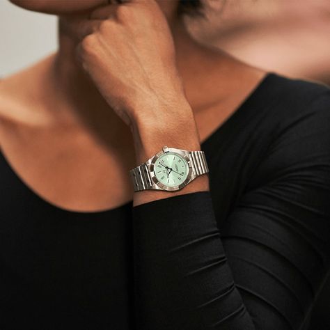 Breitling Watches Women, Breitling Chronomat, Green Watch, Breitling Watches, Sport Chic, Diamond Watch, Steel Watch, A Butterfly, Michael Kors Watch