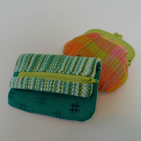 Sewing With Woven Fabric, Weaving Beads, Basket Weaving Patterns, Handwoven Bag, Rigid Heddle Weaving, Weaving Ideas, Bags Ideas, Woven Bags, Fabric Ideas