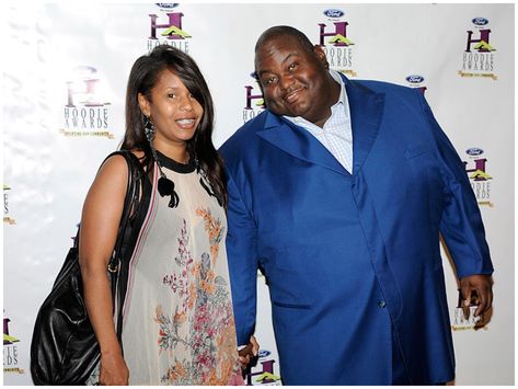 Lavell Crawford's wife is DeShawn Jones Crawford, an American businesswoman. The couple tied the knot in 2009. Discover all the exciting facts about her here. Lavell Crawford, Private Wedding, Entrepreneur Fashion, Sunny In Philadelphia, It's Always Sunny, How Many Kids, Better Call Saul, Famous Americans, Hair Color For Black Hair