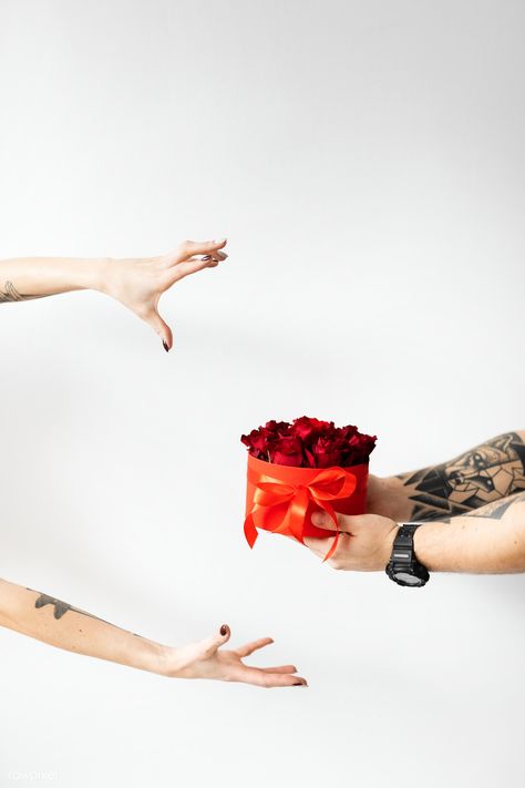 Boyfriend surprising his girlfriend with roses  | free image by rawpixel.com / Karolina / Kaboompics Gift Photography, Valentines Day Product Photography, Valentine Boxes, Red Roses Background, Surprise Boyfriend, Single Red Rose, Gifts Photography, Surprises For Husband, Christmas Campaign