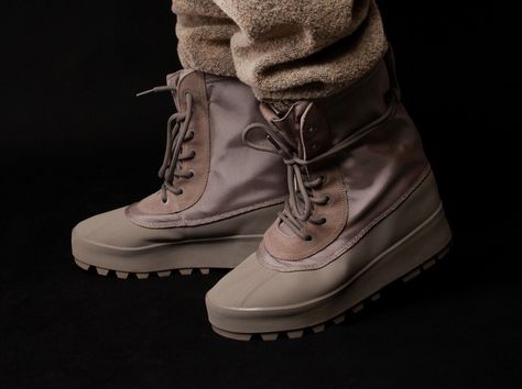 Yeezy 950 Boots, Yeezy 950, Kanye Yeezy, Nike Yeezy, Yeezy Fashion, Gents Shoes, Fly Shoes, Mens Winter Boots, Military Boots