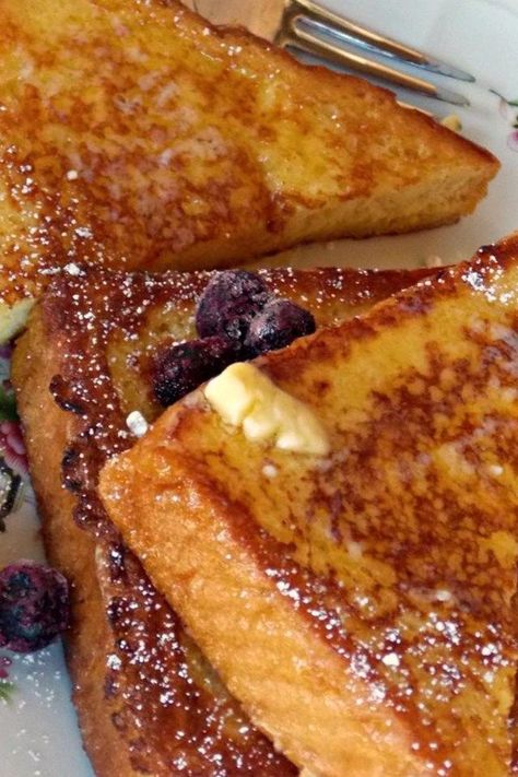 Vanilla-Almond Spiced French Toast French Toast Without Milk, Almond French Toast, Awesome French Toast Recipe, Fluffy French Toast, Brunch Bake, Eggnog French Toast, Organic Cooking, Almond Extract, Protein Desserts