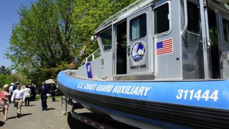 Coast Guard Auxiliary, United States Coast Guard, Water Playground, Boat Safety, Military Branches, Water Safety, Us Coast Guard, United States Military, Military Operations