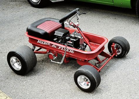 Red Rider Go-Kart | Flickr - Photo Sharing! Custom Radio Flyer Wagon, Accessoires 4x4, Homemade Go Kart, Go Kart Plans, Radio Flyer Wagons, Diy Go Kart, Mini Bikes, Drift Trike, Radio Flyer