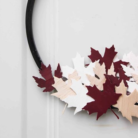 A beautiful modern Canada Day wreath! Love the red, white, and black combo on this Canadian inspired embroidery hoop wreath! Canadian Wreath, Canada Day Wreath, Happy Birthday Canada, Embroidery Hoop Wreath, Black Spray Paint, Small Leaf, Canada Day, Seasonal Crafts, Maple Leafs