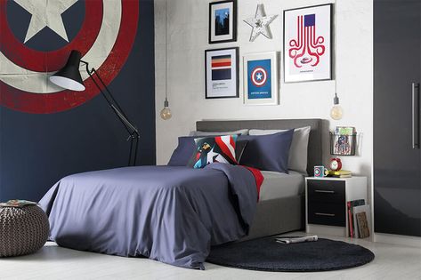 Captain America-inspired bedroom. Captain America Bedroom, Marvel Bedroom, Preppy Dorm Room, Marvel Room, Teenager Bedroom Boy, Teenage Boy Room, Superhero Bedroom, Cool Kids Bedrooms, Teen Bedroom Designs