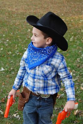 Easy Cowboy Halloween Costume Cowboy Outfits For Boys, Cowboy Costume Kids, Boys Cowboy Costume, Diy Cowboy Costume, Cowboy Halloween Costume, Pioneer Costume, Cowboy Halloween, Spirit Week Outfits, Cowboy Costume