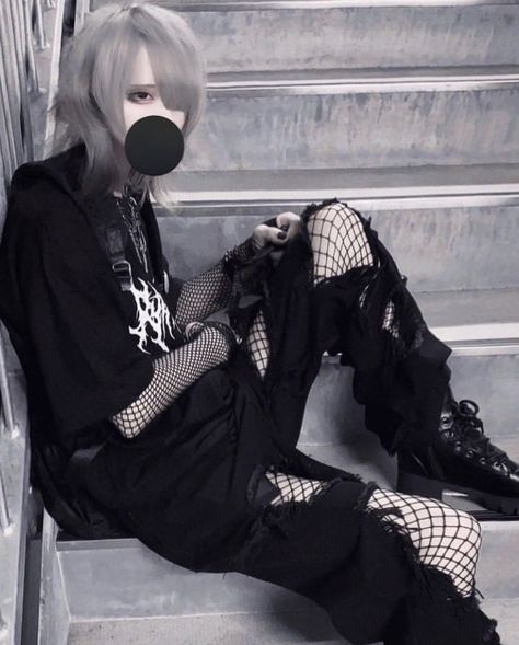 Simple Vkei Outfit, Male Jirai Kei, Vkei Outfits Casual, Subcul Jirai Kei, Striped Socks Outfit, Jirai Danshi, Visual Kei Aesthetic, Masc Outfits, 일본 패션