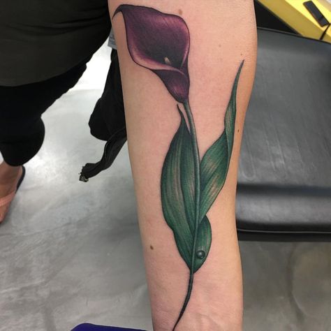 Brooke Roberts on Instagram: “Fun calla lily / hummingbird today 🖤 thanks Janelle! #vancouverisland #art #nanaimo #drawing #draw #artist #nature #tattoo #tattooartist…” Calla Lily Tattoo Color, Calalilly Tattoo Calla Lily, Calalilly Tattoos, Calla Lily Tattoo, Lily Tattoo Meaning, Brooke Roberts, Lily Tattoos, Classy Tattoos For Women, Lillies Tattoo