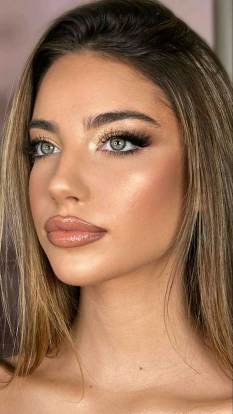 Simple Prom Makeup, Prom Makeup Ideas, Bridesmade Hair, Long Beautiful Hair, Prom Makeup For Brown Eyes, Prom Eyes, Pageant Makeup, Ball Makeup, Natural Prom Makeup