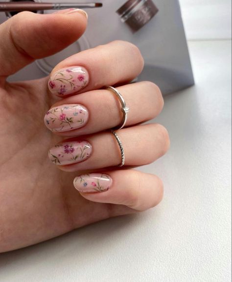 Mauve Floral Nails, Prom Nails With Red Dress, Nail Trends Short Nails, Nails With Red Dress, Nail Ideas Sparkle, Floral Wedding Nails, Wild Flower Nails, Nail Trends Short, Green Prom Nails