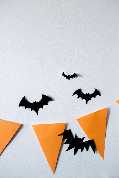 Eco-Friendly Halloween Decorations for a Zero Waste Celebration Friendly Halloween Decor, Eco Friendly Halloween, Glass Bottle Candles, Diy Halloween Party, Paper Bat, Halloween Party Decor Diy, Fall Leaf Garland, Straw Wreath, Halloween Party Decoration