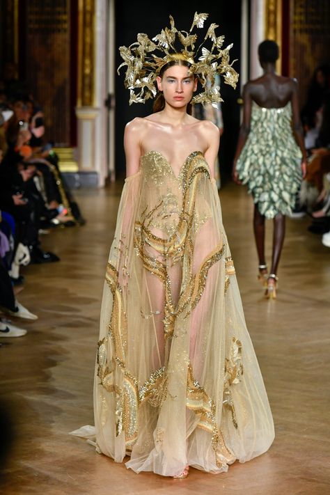 Couture Spring 2023, Avant Garde Outfit, Spring 2023 Couture, Rahul Mishra, 2023 Couture, Oh My Goddess, Fashion Inspiration Design, 2023 Collection, Pinterest Fashion