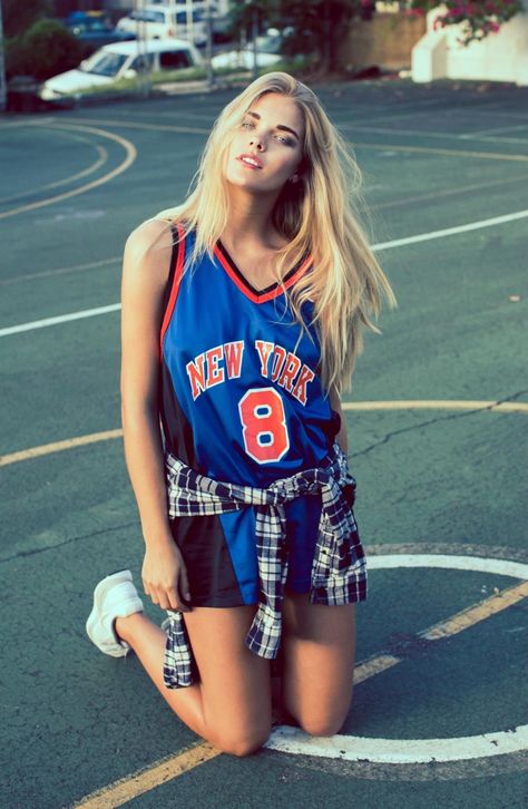 19 Cute Ways To Wear A Sports Jersey (Stylish Outfit Ideas!) — Nikki Lo Basketball Jersey Outfit, Nba Cheerleaders, Vintage Clothing Boutique, Rolled Up Jeans, Model Looks, Jersey Outfit, Streetwear Aesthetic, Basketball Jerseys, Stylish Outfit