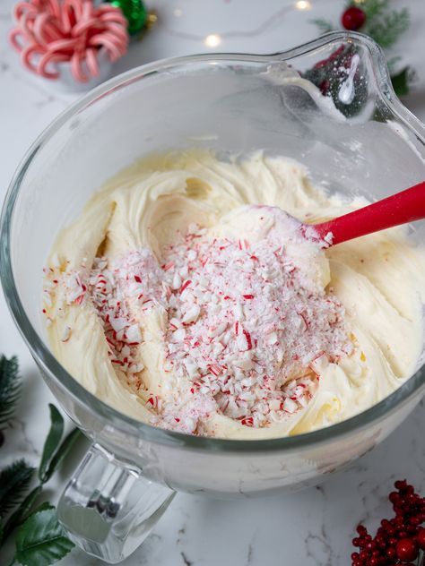 Peppermint Buttercream Frosting Peppermint Buttercream Frosting, Vanilla Layer Cake Recipe, Candy Cane Cake, Peppermint Buttercream, Peppermint Cake, Peppermint Cream, How To Make Frosting, Chocolate Bourbon, Layer Cake Recipes