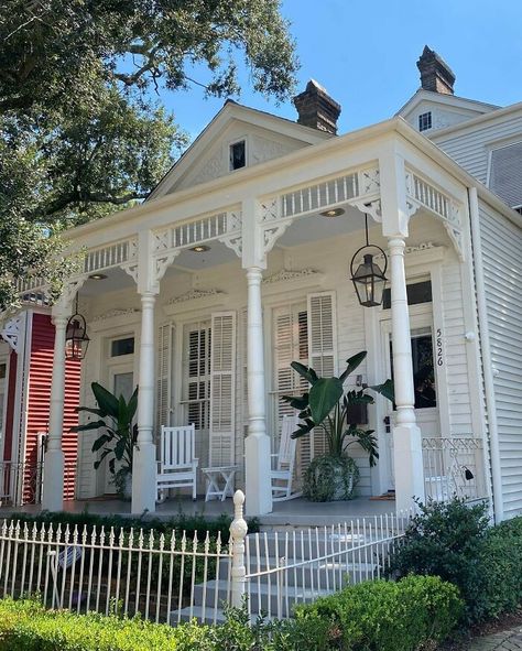 New Orleans House Exterior, New Orleans Style Homes, New Orleans House, New Orleans Architecture, Historical Homes, Shotgun House, Queen Anne Style, New Orleans Homes, Garden District