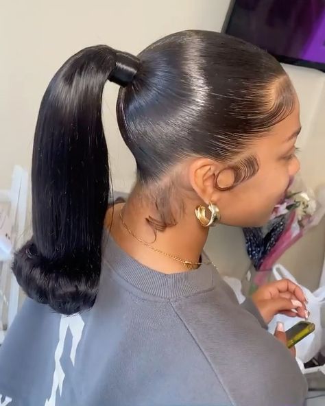 Bomb Black Hair | NEW!’s Instagram post: “By now you know how much we love a good ponytail, and this one has a touch of flips 🤭 Only the really good hairstylists can get an old…” Sleek Braided Ponytail, Barbie Ponytail, Slick Ponytail, Weave Ponytail Hairstyles, Twisted Hair, Sleek Ponytail Hairstyles, Black Ponytail Hairstyles, Birthday Hairstyles, Slick Hairstyles