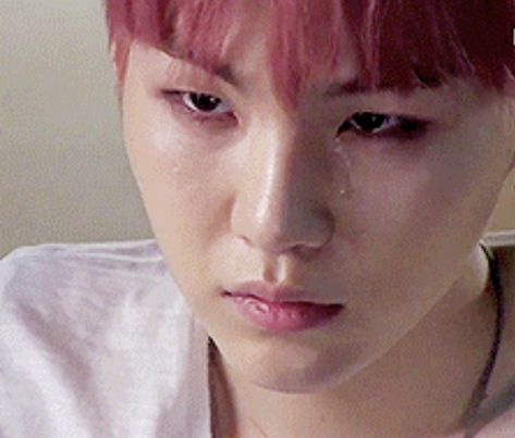 Yoongi Angry Face, Smirk Aesthetic, Angry Yoongi, Yoongi Crying, Suga Crying, Angry Eyes, Resting Face, Kiss Face, Angry Face