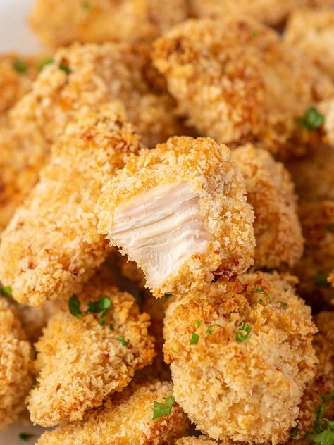 Easy, Crispy Oven Baked Popcorn Chicken Recipe – Cookin' with Mima Baked Popcorn, Baked Popcorn Chicken, Spicy Asian Chicken, Crispy Honey Chicken, Spicy Popcorn, Chicken Bites Recipes, Popcorn Chicken Recipe, Healthy Low Carb Dinners, Chicken With Italian Seasoning